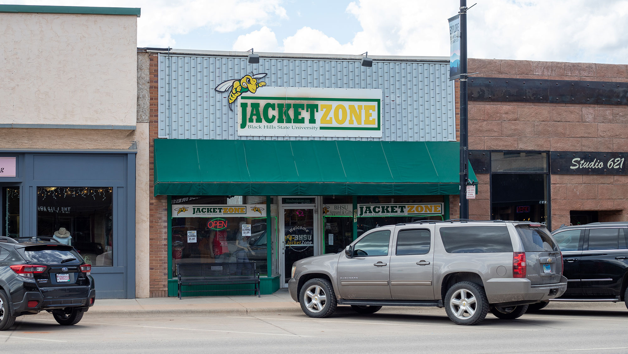 Image of the front of the Jacket Zone located on Main Street in Spearfish, SD