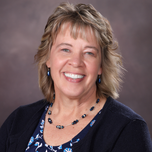 Kelly Weaver Headshot