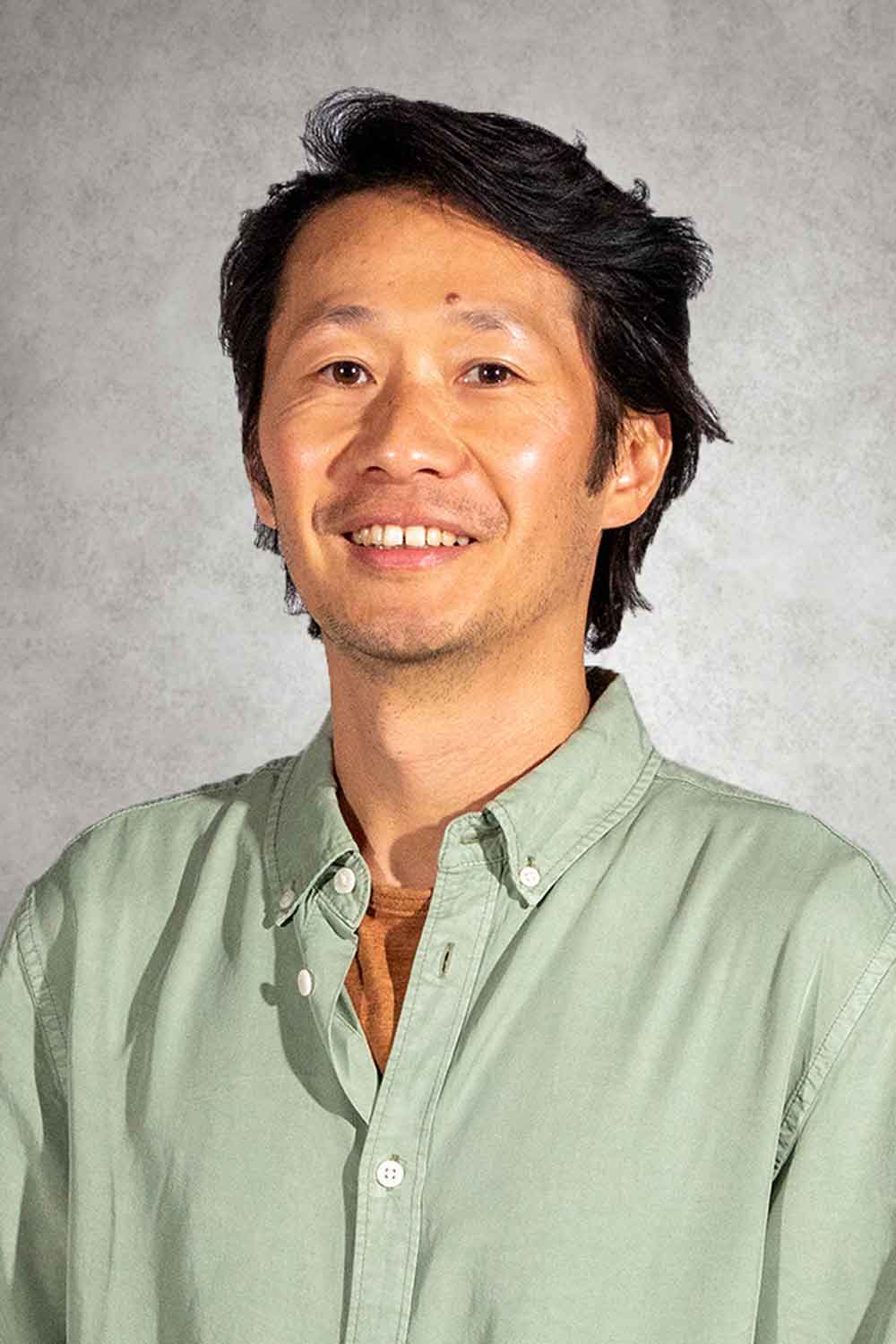 Profile Picture: 300w x 400h