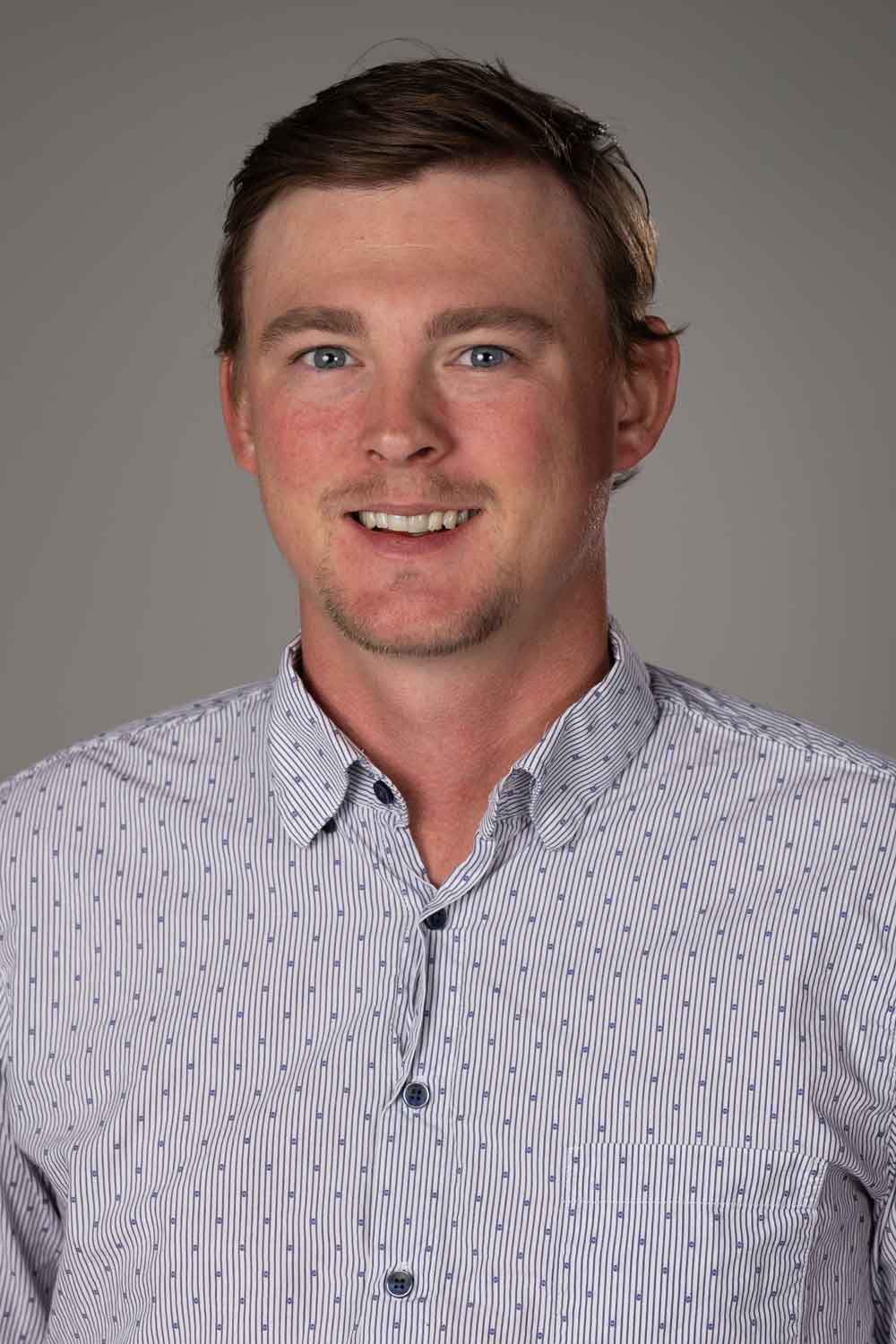 Profile Picture: 300w x 400h