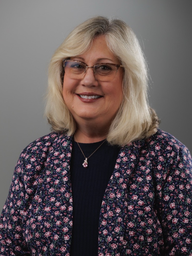 Profile Picture: 300w x 400h