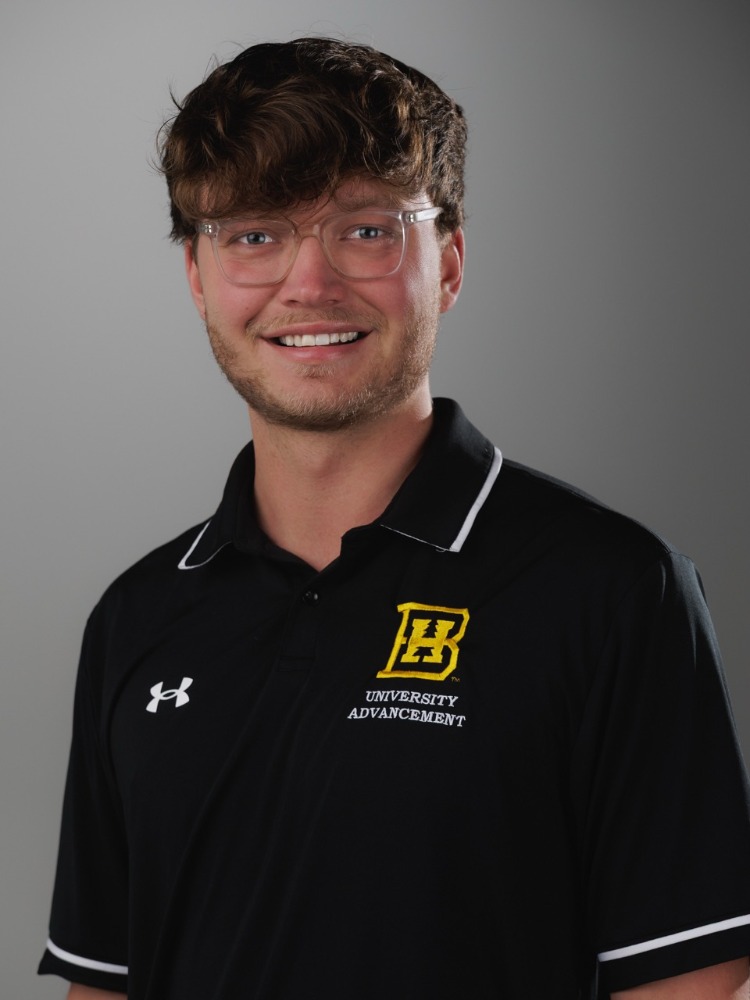 Profile Picture: 300w x 400h